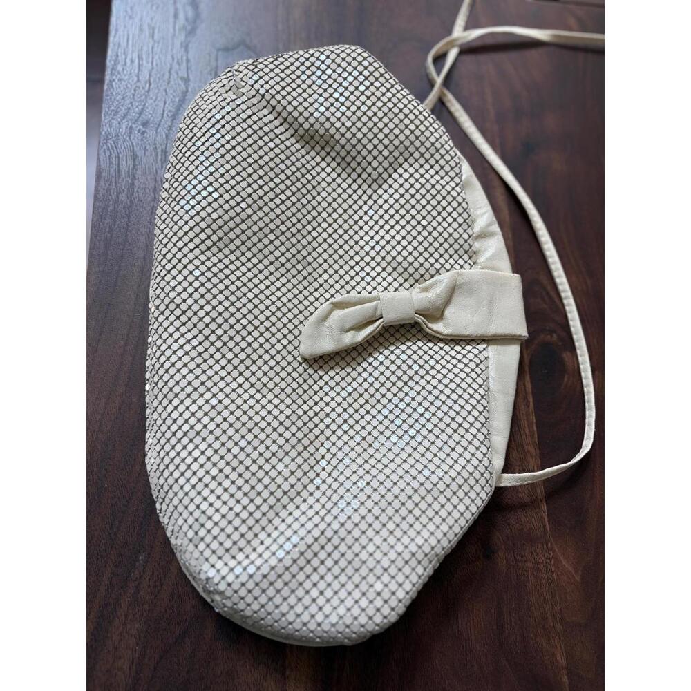 Vintage ivory colored metallic mesh handbag